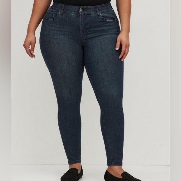 Torrid Bombshell skinny jeans dark wash sz 22 WJ5 - Picture 1 of 6